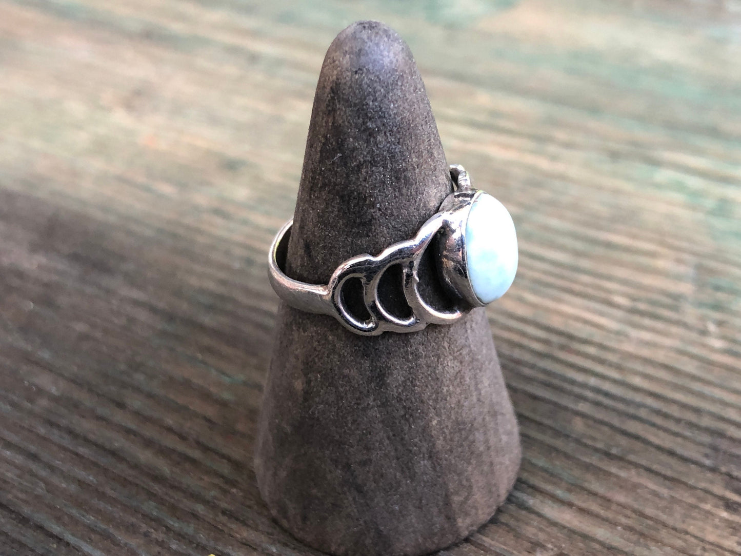 Beautiful Vintage Modern Sky Blue Larimar Gemstone Solitaire Ring