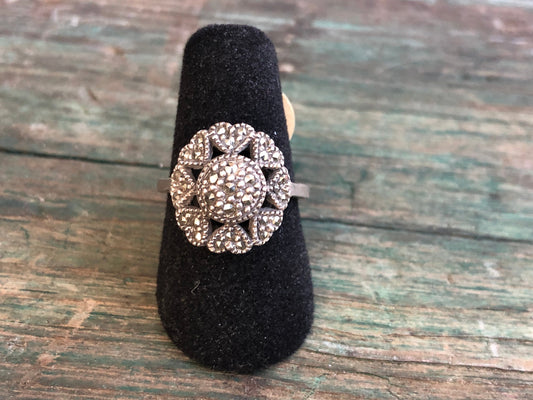 Vintage Sterling Silver & Marcasite Heart Petal Flower Daisy Ring