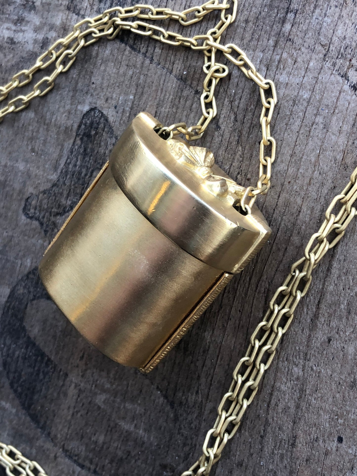 Unique Vintage Gold Opening Gift Box with Bow Necklace