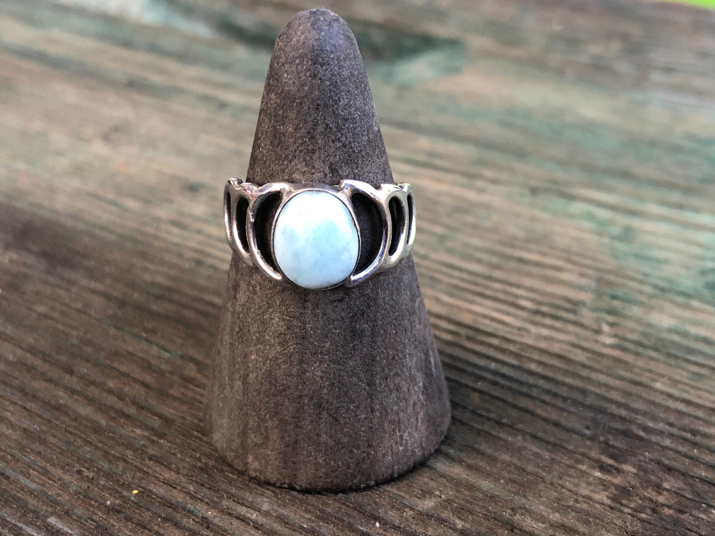 Beautiful Vintage Modern Sky Blue Larimar Gemstone Solitaire Ring