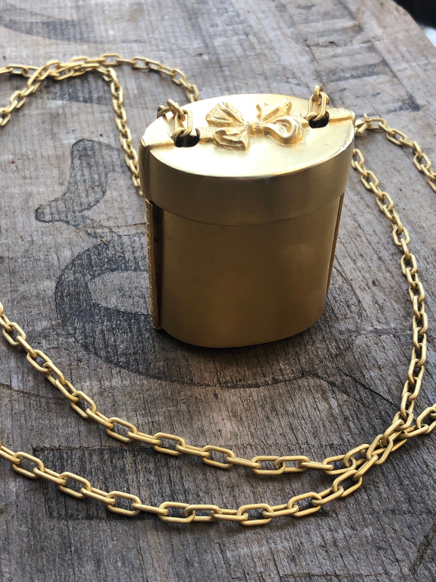 Unique Vintage Gold Opening Gift Box with Bow Necklace