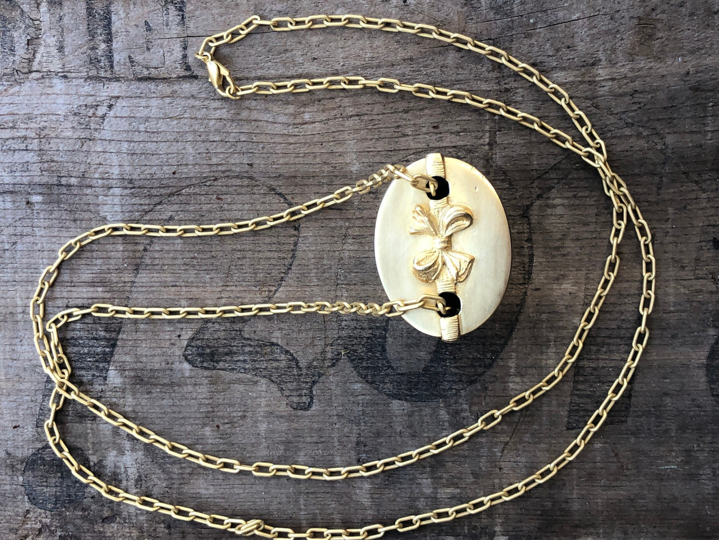 Unique Vintage Gold Opening Gift Box with Bow Necklace