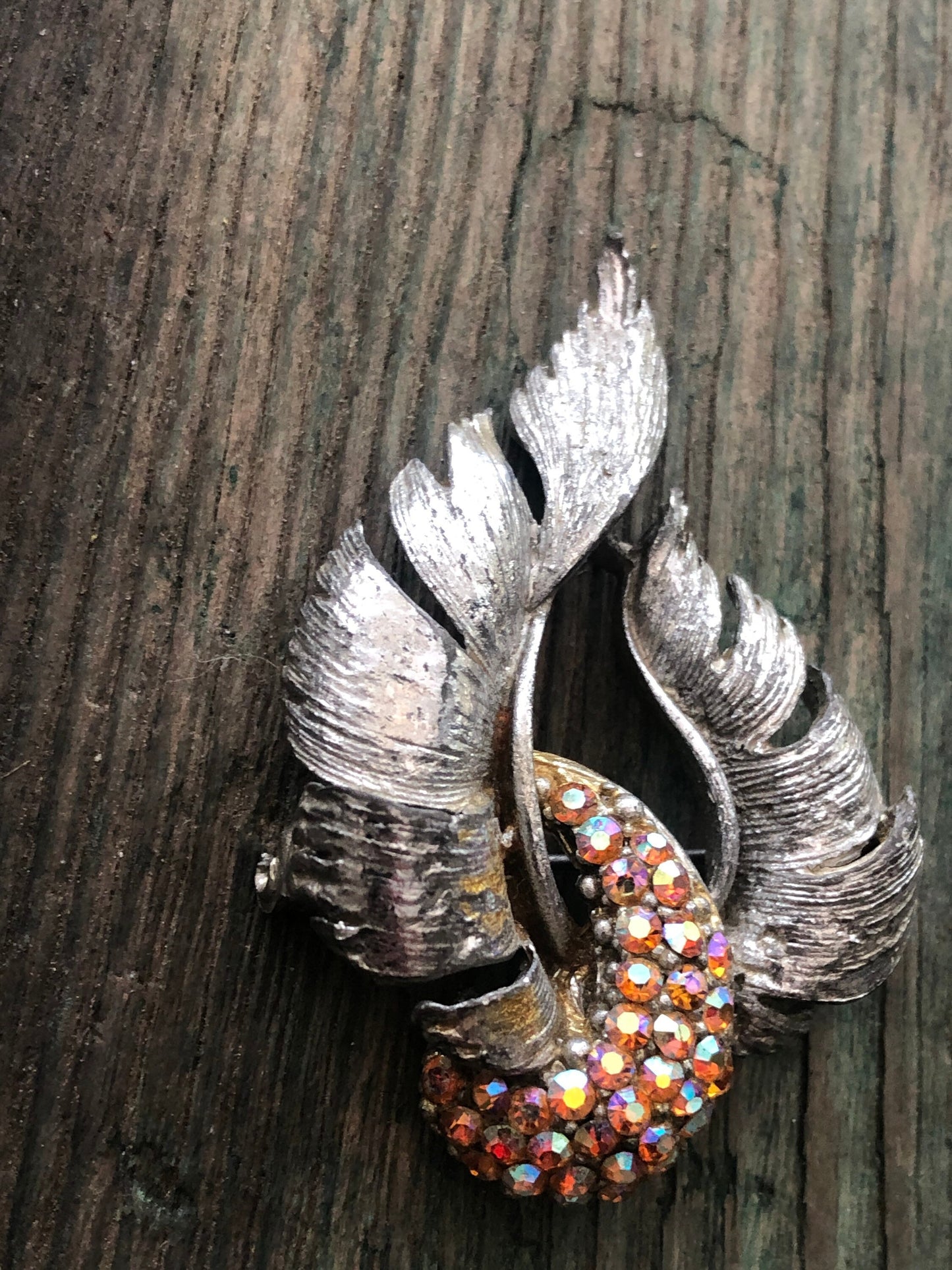 Beautiful Vintage Art Deco Aurora Borealis Crystal Rhinestone Silver Wing Brooch