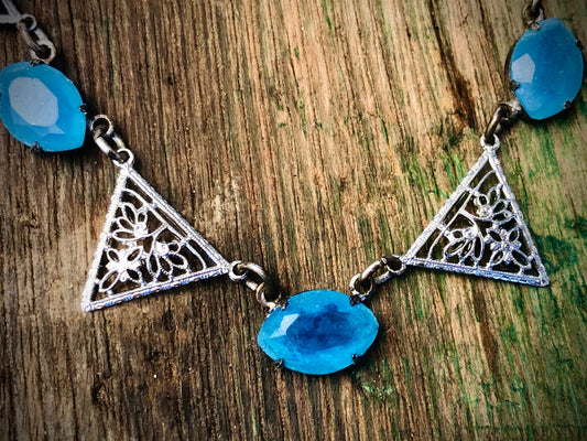 Vintage Edwardian Blue Art Glass in Silver Stamped Filigree Textured Chain Necklace
