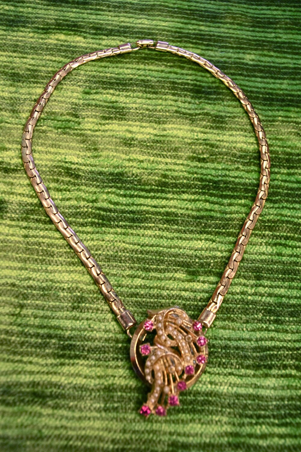 Vintage 1950's Pink Crystal Rhinestone & Seed Pearl Art Deco Gold Pendant Chevron Necklace