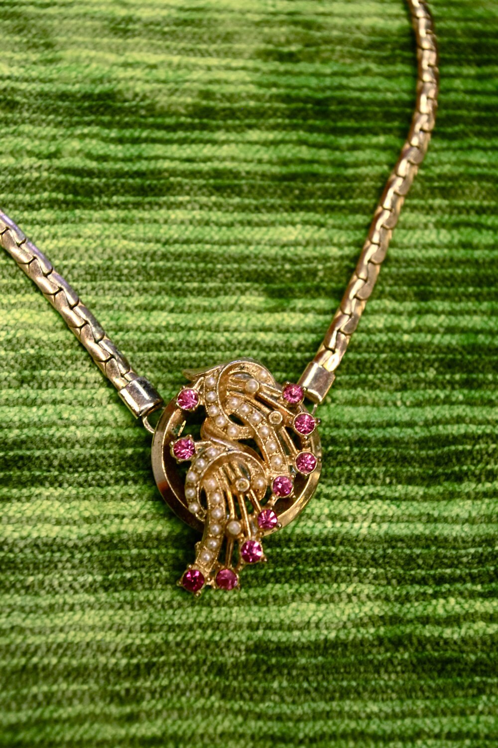 Vintage 1950's Pink Crystal Rhinestone & Seed Pearl Art Deco Gold Pendant Chevron Necklace