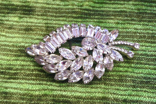 Beautiful Vintage Chunky Crystal Hollywood Prong Set Rhodium Brooch