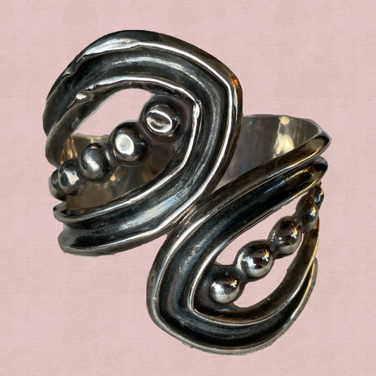 Vintage Sterling Silver Mexican Repoussé Hinged Clamper Bangle Bracelet
