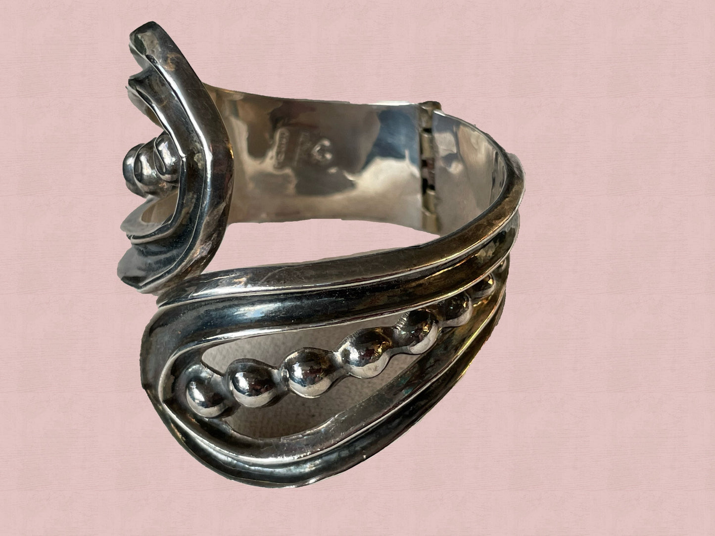 Vintage Sterling Silver Mexican Repoussé Hinged Clamper Bangle Bracelet