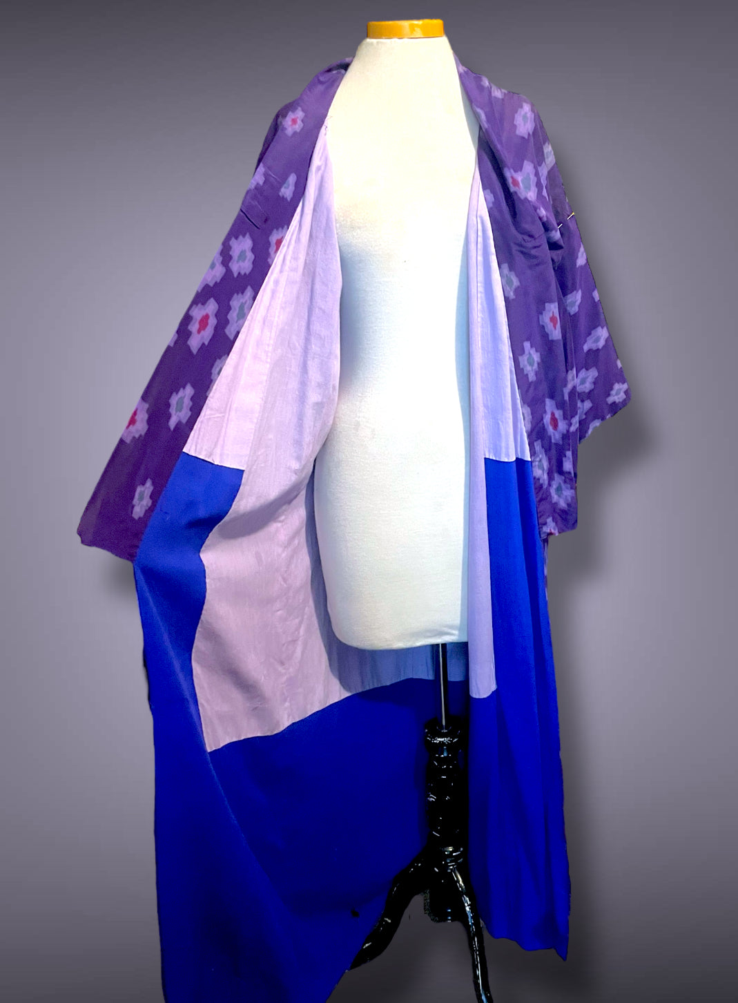 Gorgeous 1960 Vintage Purple Geometric Pattern Lined Kimono