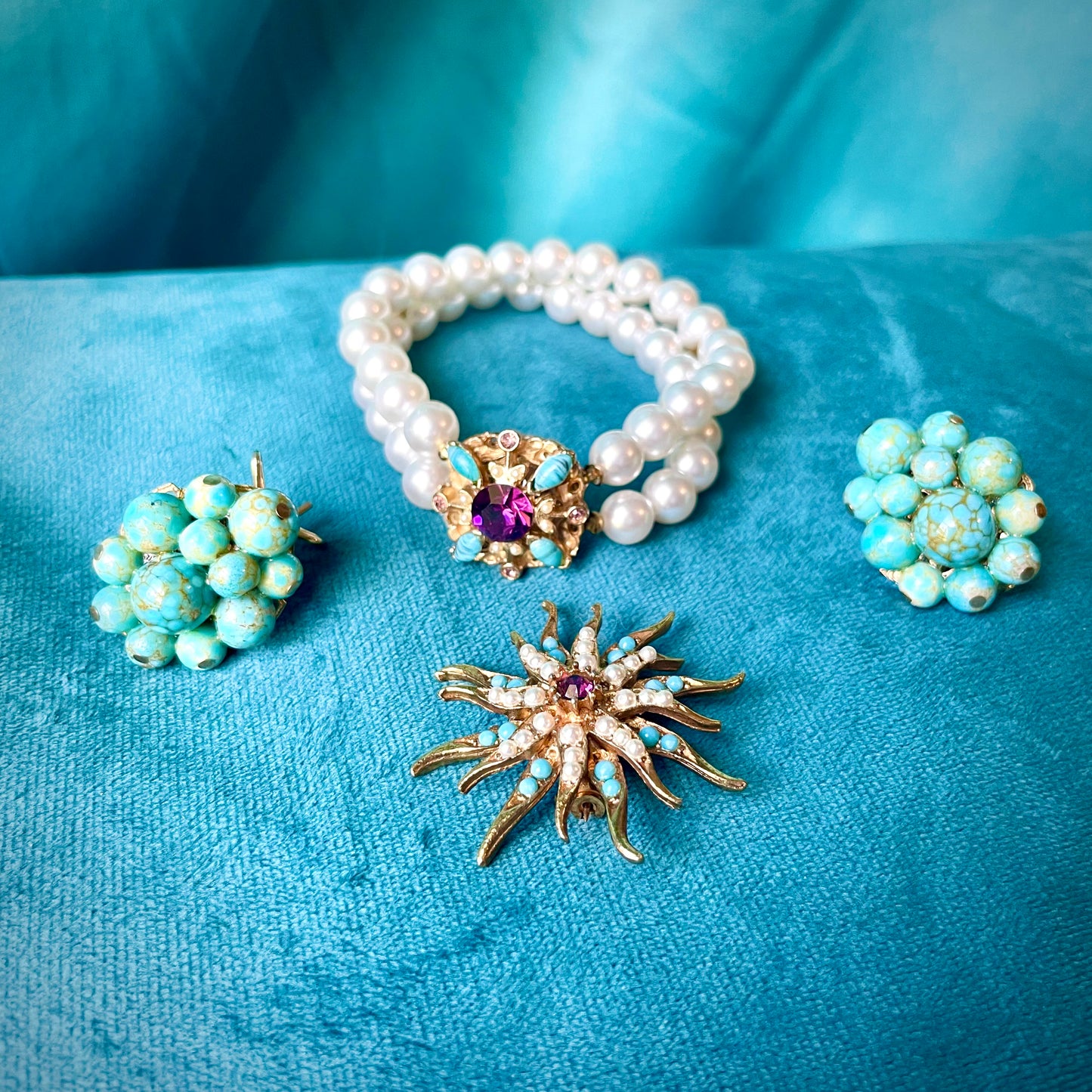 Mid Century Modern Turquoise Hubble Glass, Purple Crystal & Pearl Bracelet, Brooch, Earrings Demi Parure Set