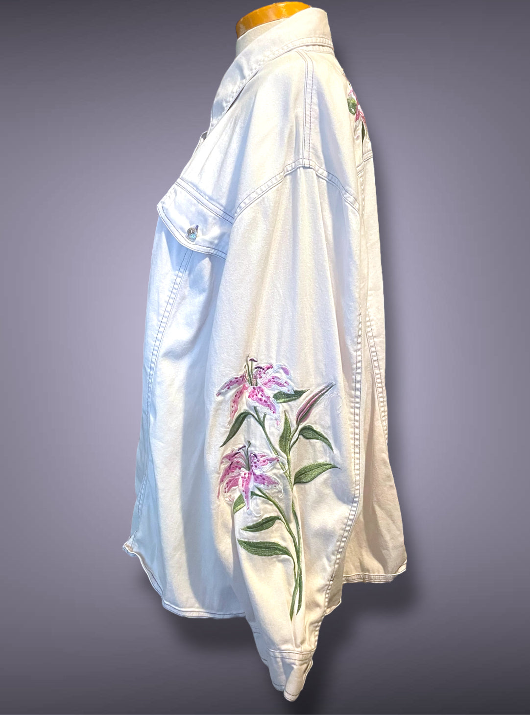 Vintage 90’s Bob Mackie Pink Lilly Embroidered Off-White Gray Button Up Shirt