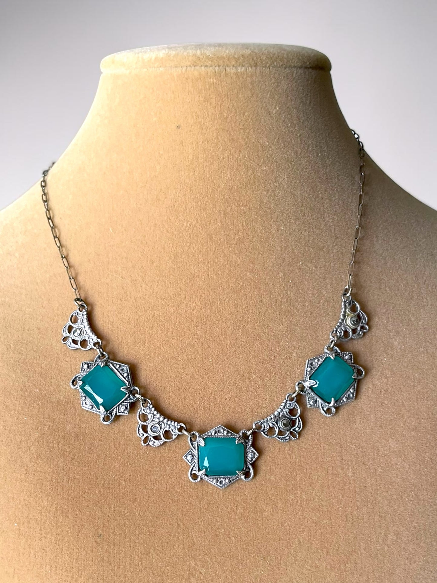 Art Deco Rhodium Silver Plated Brass Chrysoprase & Marcasite Filigree Necklace