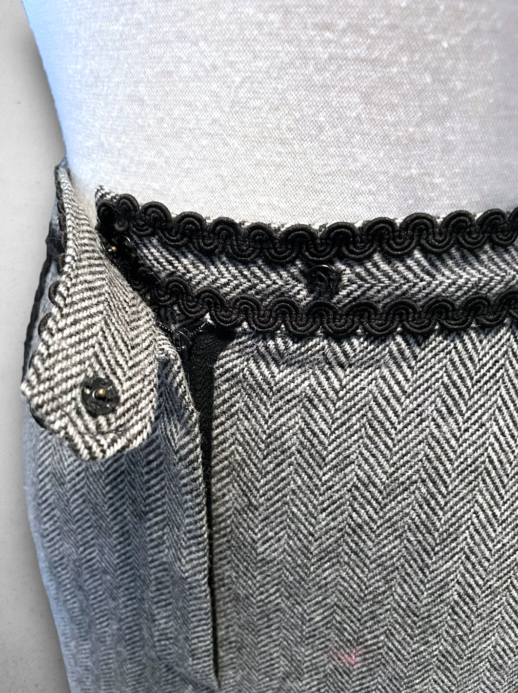 Vintage Grey & Black Chevron Pattern Wool Pencil Skirt with Black Ribbed Detail