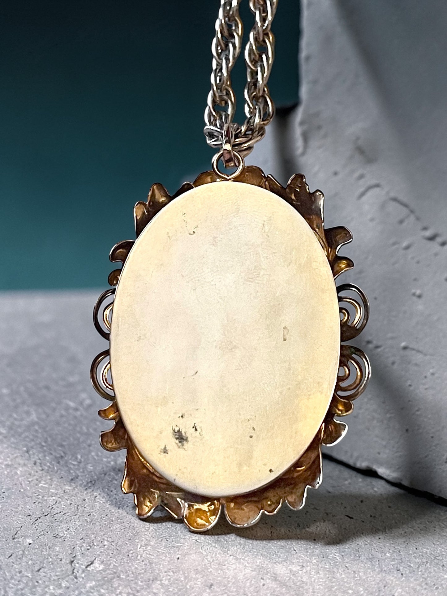 Gorgeous Art Nouveau Gilded Brass Mourning Cameo Mirrored Pendant Necklace