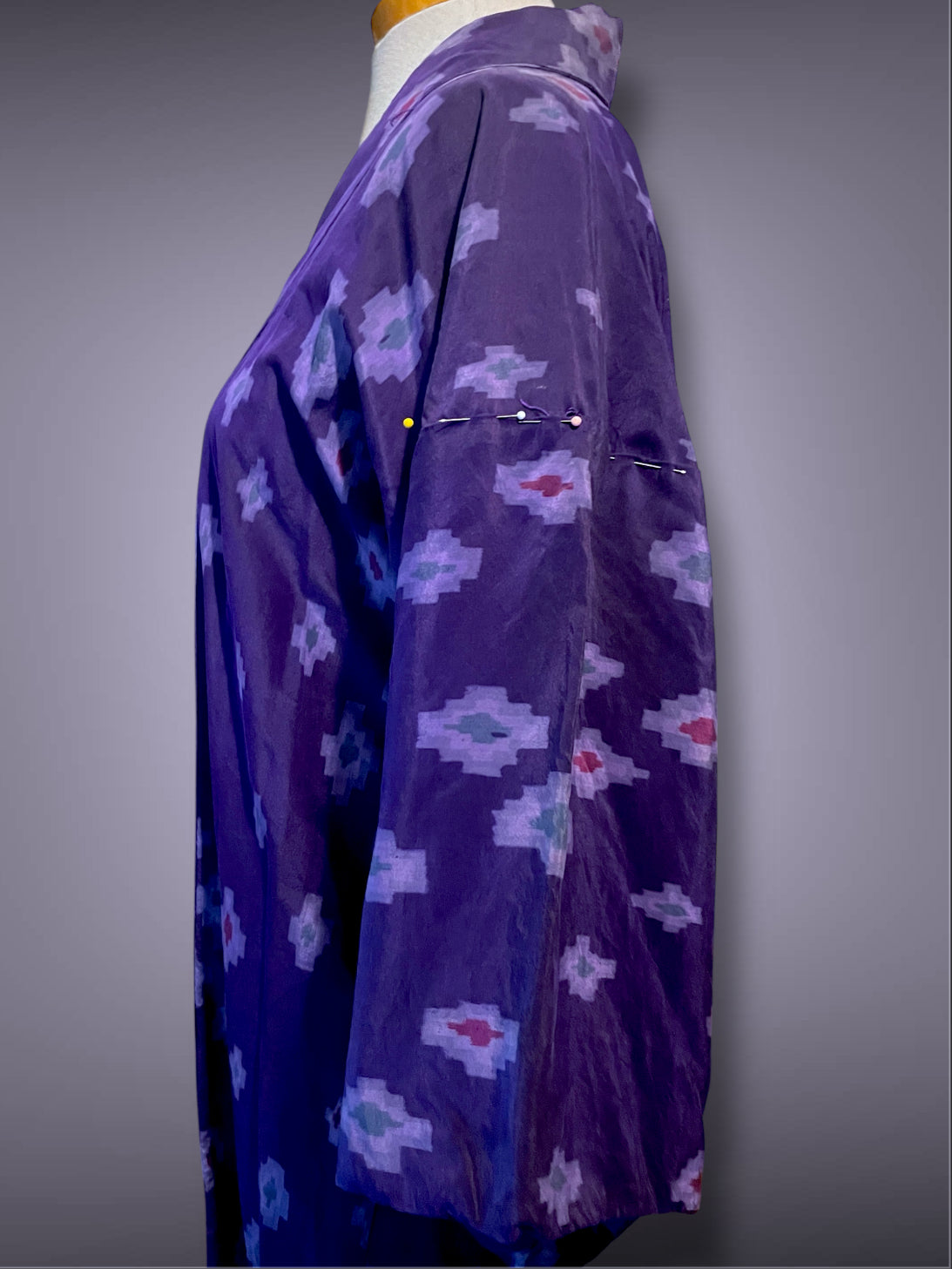 Gorgeous 1960 Vintage Purple Geometric Pattern Lined Kimono