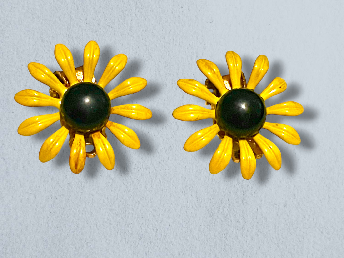 Mid Century Modern Yellow Enamel Metal Daisy Flower Brooch & Earring Demi Parure Set