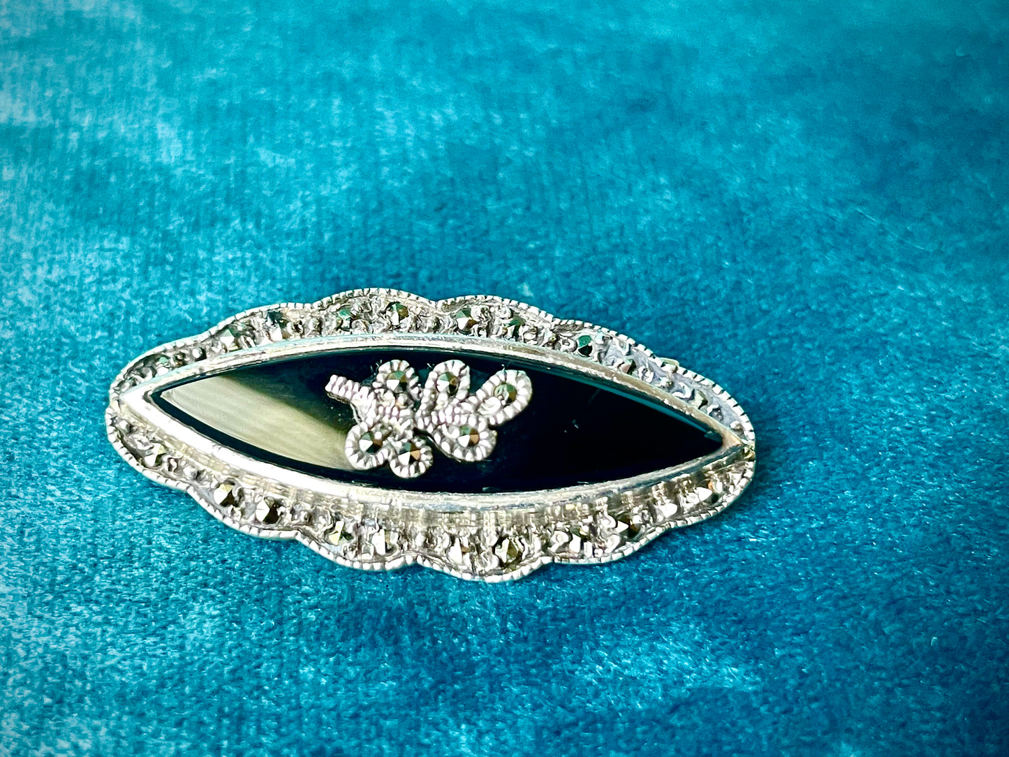 Art Deco Sterling Silver Marcasite & Onyx Gemstone Leaf Brooch