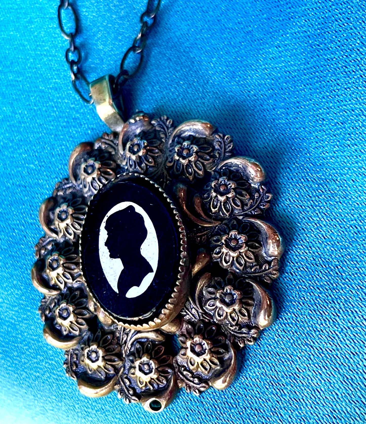 Brass Floral Repoussé Black & White Art Glass Silhouette Cameo Pendant Necklace