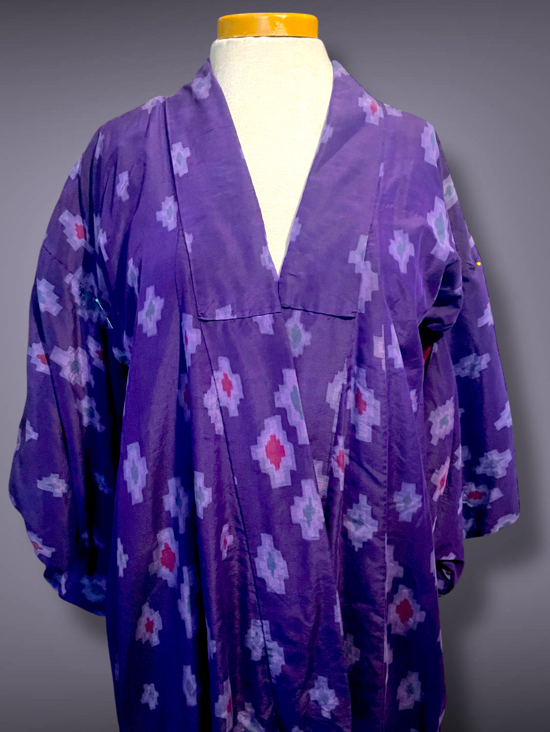 Gorgeous 1960 Vintage Purple Geometric Pattern Lined Kimono