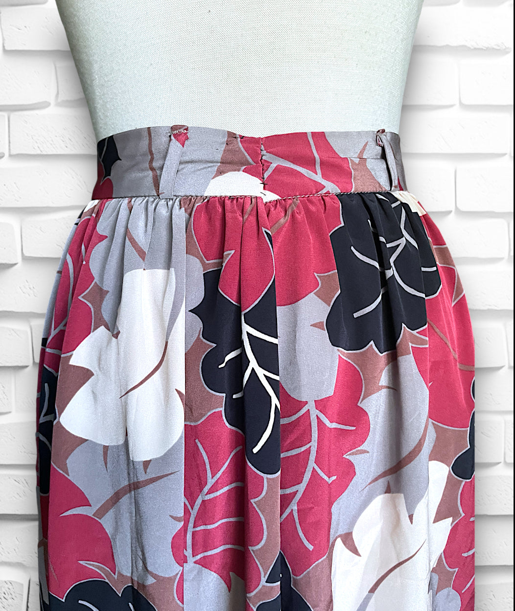 Vintage 1980’s Floral Palm Frond Red, Black, Grey, Tan & White Print Silk Skirt & Shirt Set