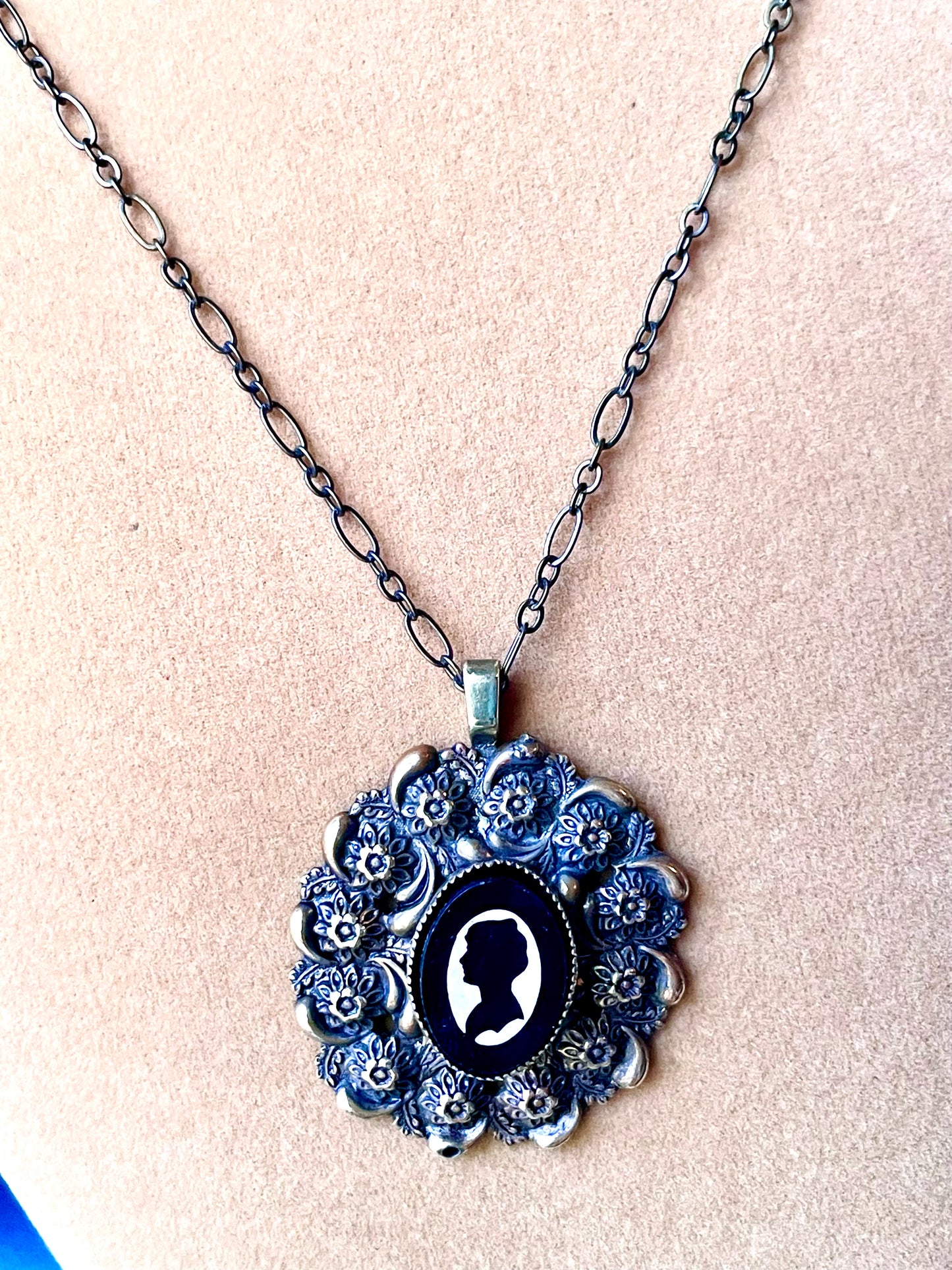 Brass Floral Repoussé Black & White Art Glass Silhouette Cameo Pendant Necklace