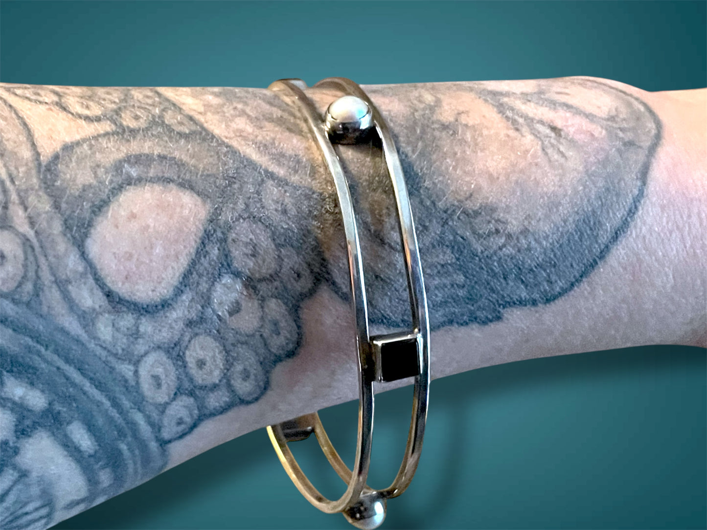 Vintage Taxco Mexican Sterling Silver, Pearls & Onyx Gemstone Bangle Bracelet