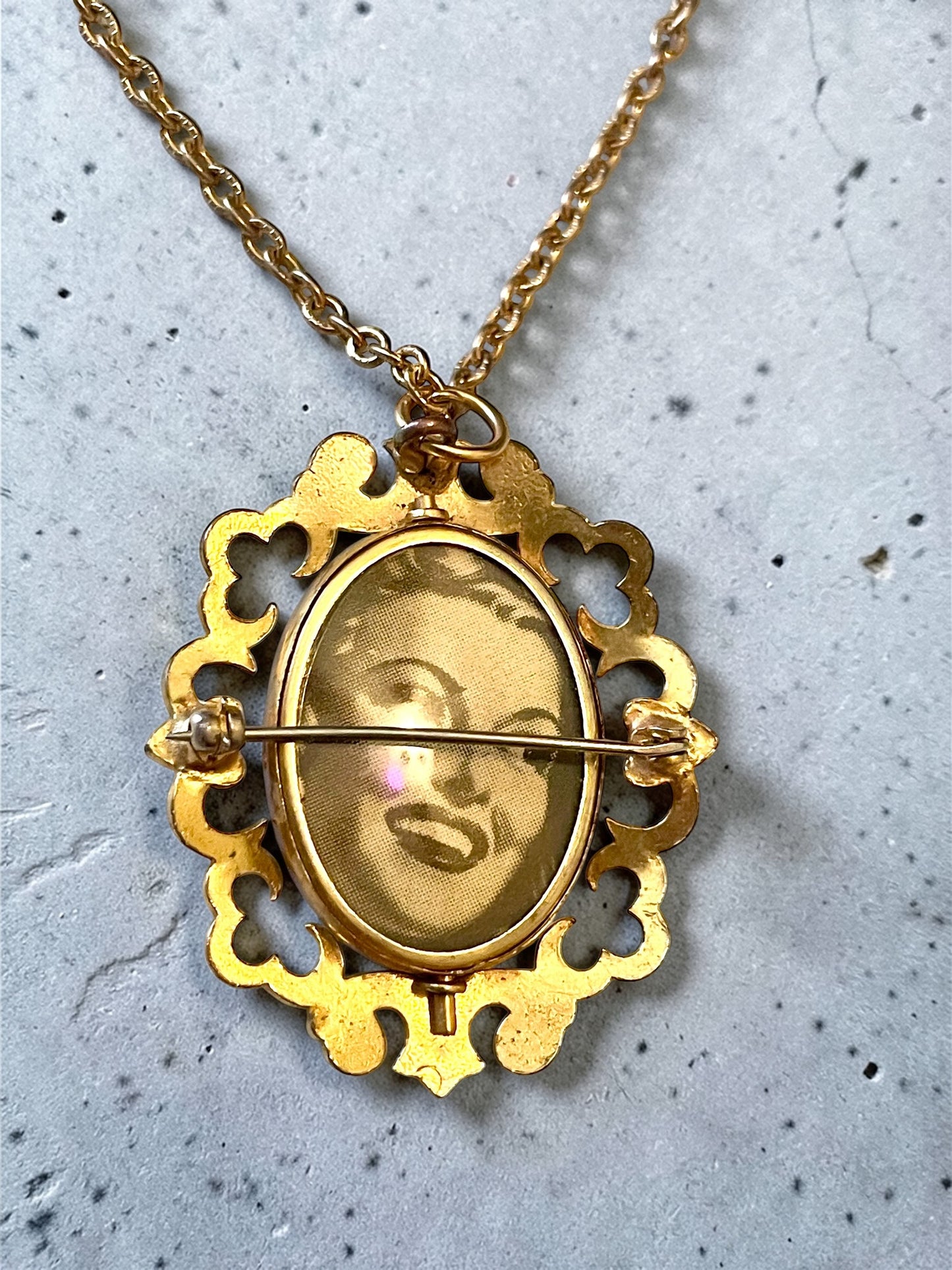 Victorian Spinning Cameo Photo Frame Pendant Necklace