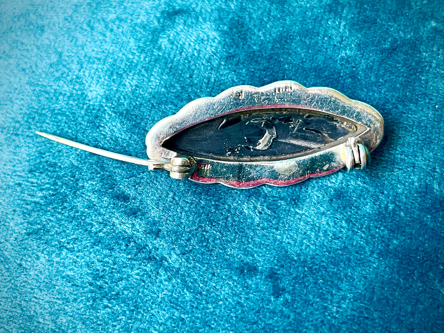 Art Deco Sterling Silver Marcasite & Onyx Gemstone Leaf Brooch