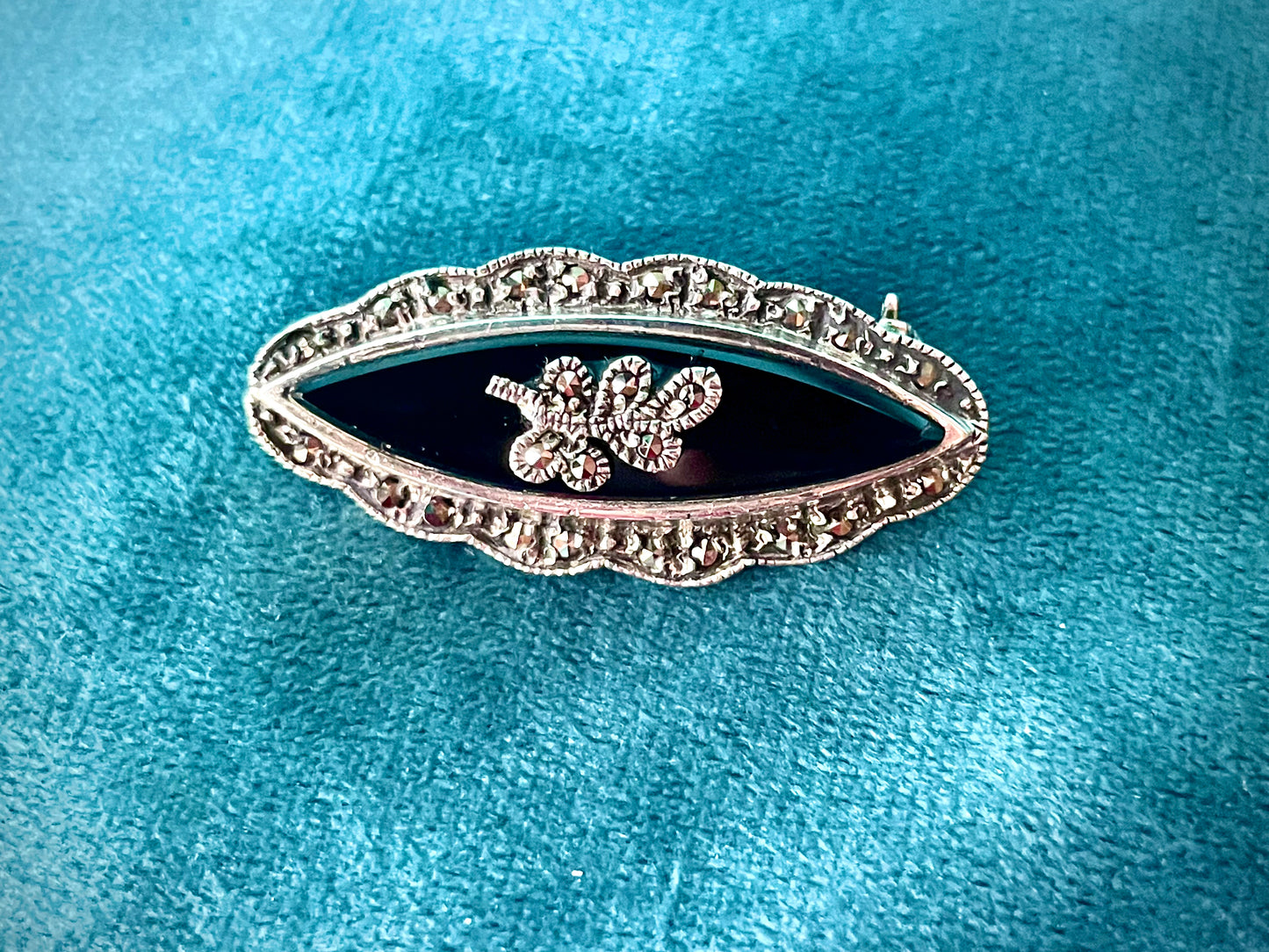 Art Deco Sterling Silver Marcasite & Onyx Gemstone Leaf Brooch
