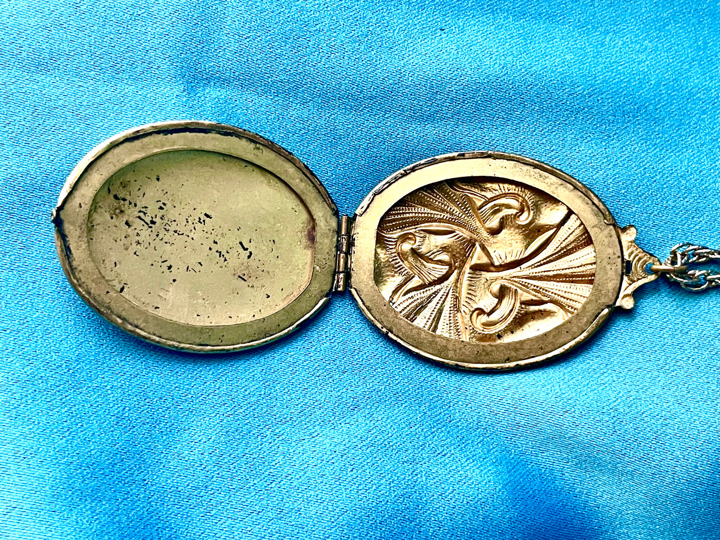 Art Nouveau Avant-Garde Brass Abstract Repoussé Photo Locket Necklace