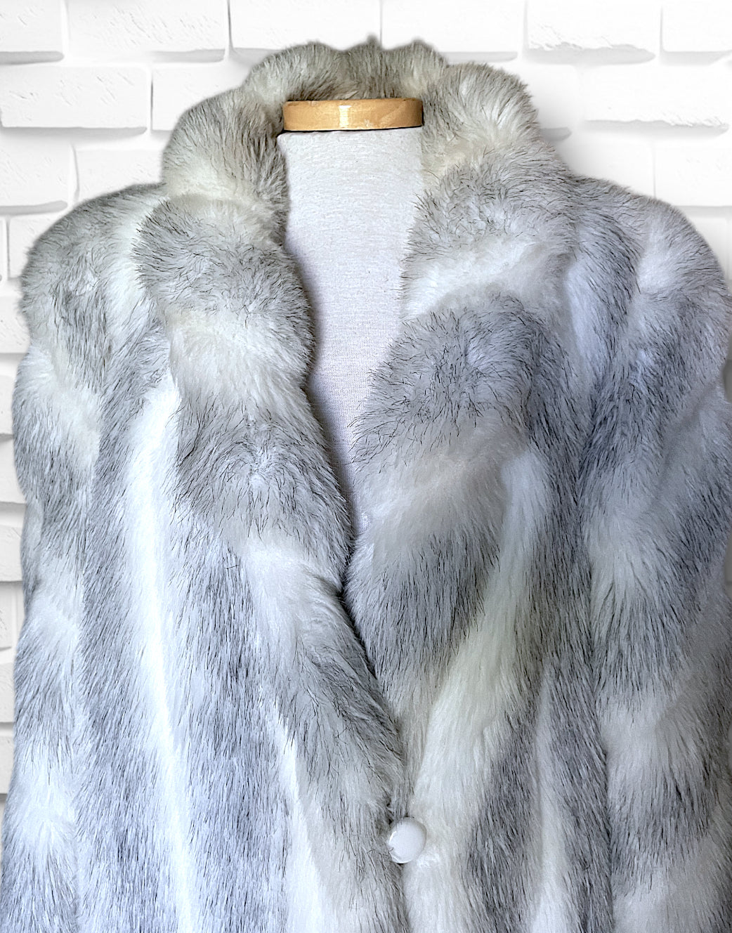 Vintage 1970’s Avec Tu Faux Fur Grey & White Long Overcoat