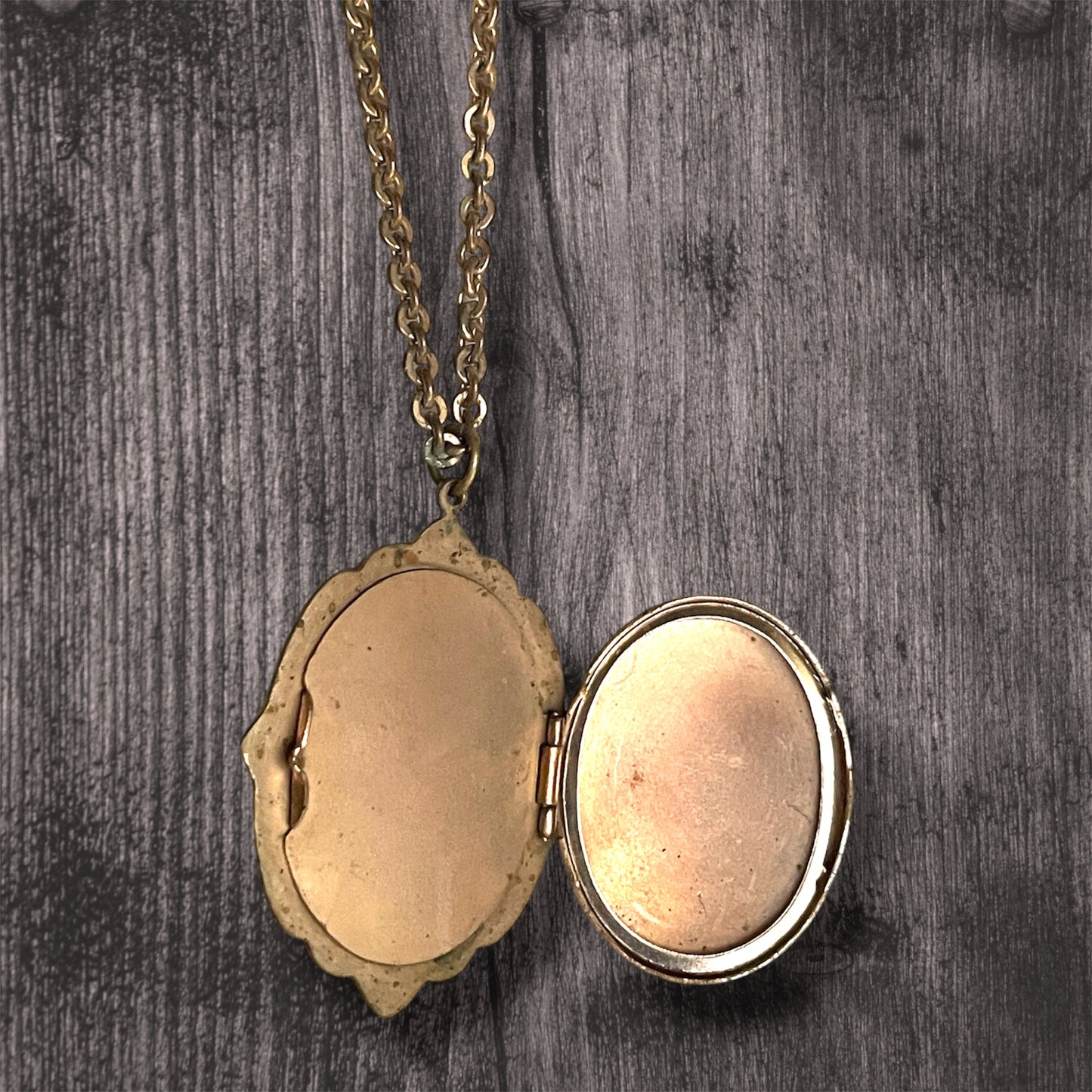 Antique Victorian Black & White Art Glass Mourning Cameo Gilded Brass Locket Necklace