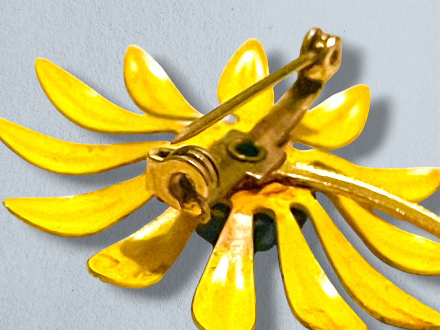 Mid Century Modern Yellow Enamel Metal Daisy Flower Brooch & Earring Demi Parure Set
