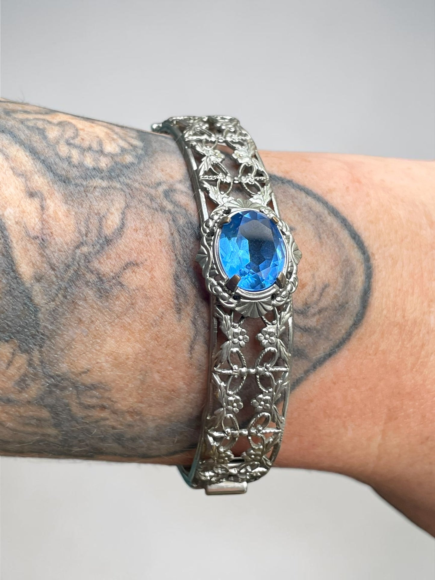 Art Deco Rhodium Plated Filigree Blue Topaz Crystal Art Glass Hinged Bangle Bracelet