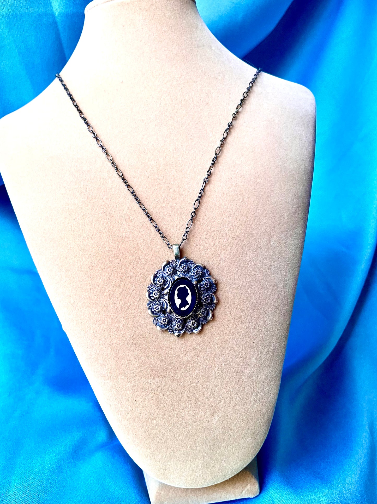 Brass Floral Repoussé Black & White Art Glass Silhouette Cameo Pendant Necklace