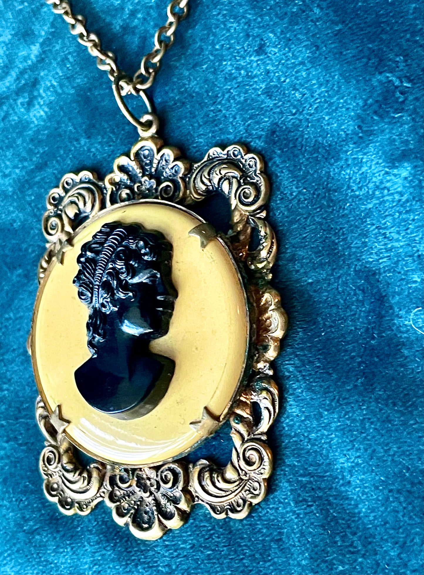 Edwardian Yellow & Black Bakelite Mourning Cameo Brass Art Nouveau Necklace
