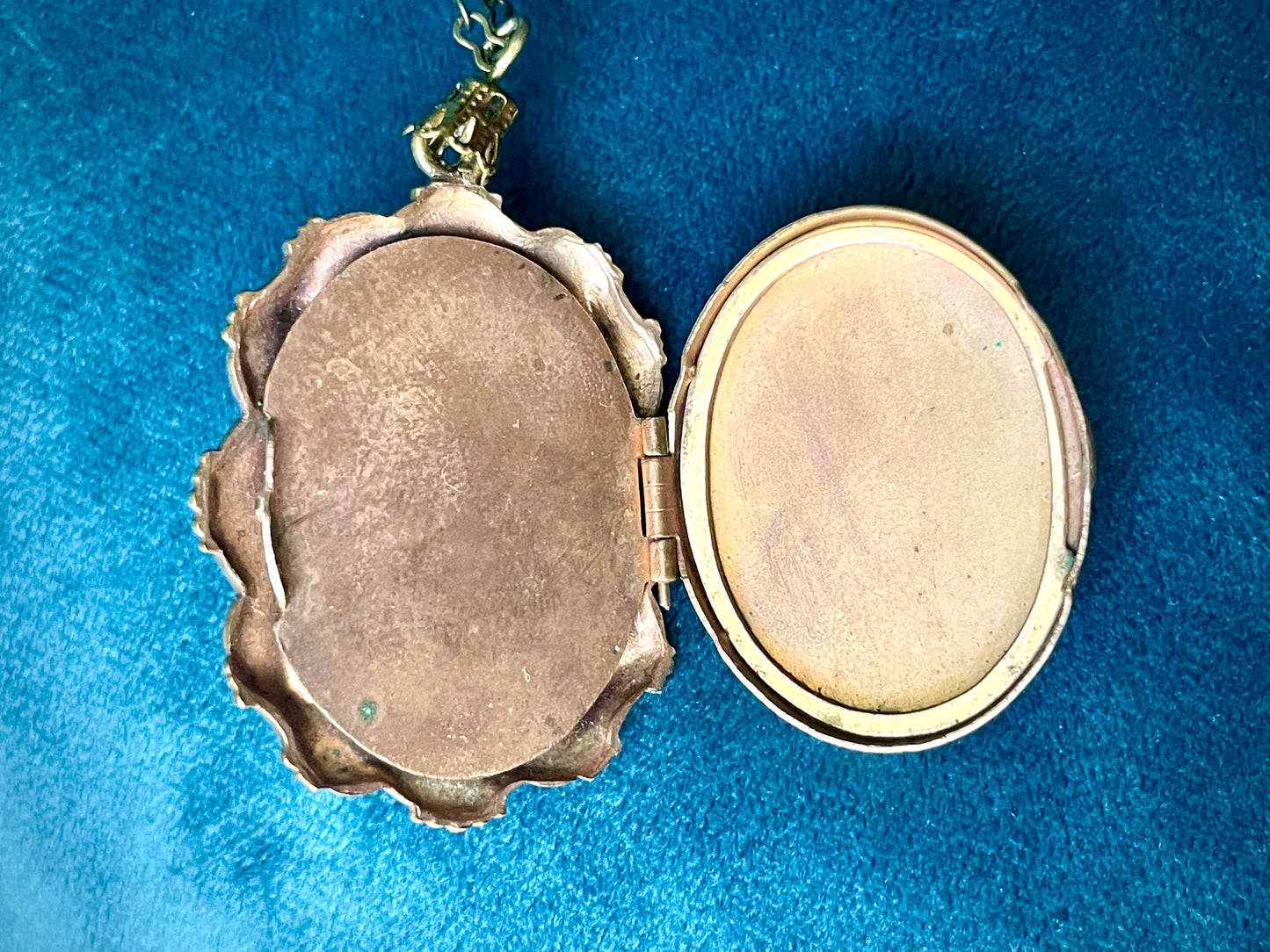 Victorian Mourning Cameo Locket Necklace : Flourishing Design & Peanut Chain Necklace