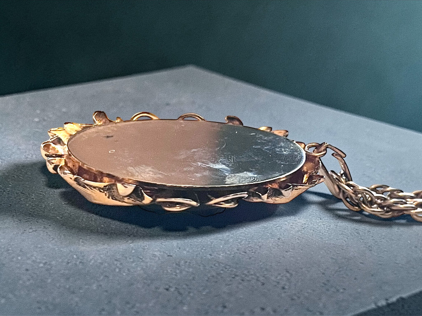 Gorgeous Art Nouveau Gilded Brass Mourning Cameo Mirrored Pendant Necklace