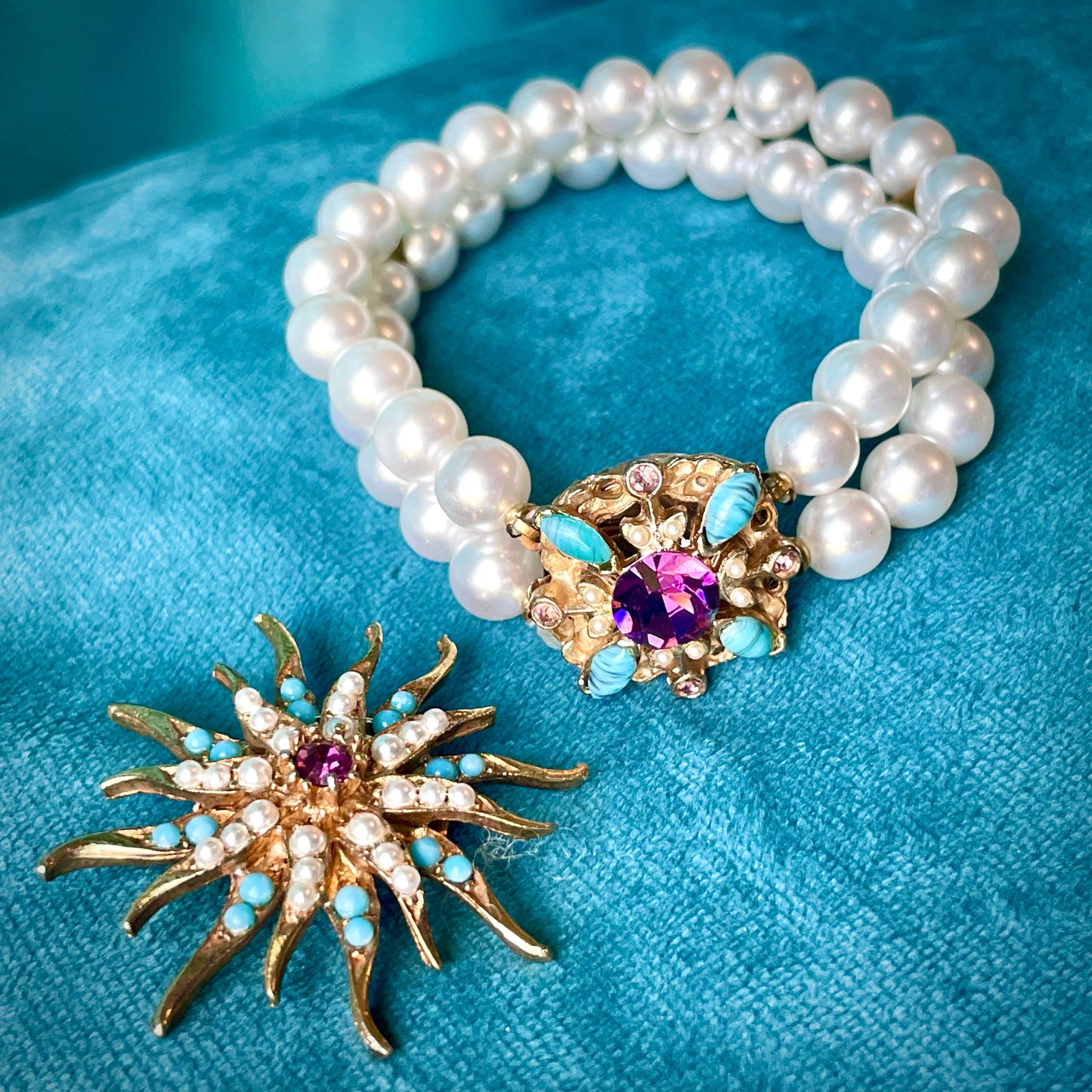 Mid Century Modern Turquoise Hubble Glass, Purple Crystal & Pearl Bracelet, Brooch, Earrings Demi Parure Set