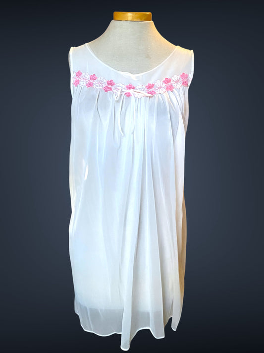 1960’s Vintage White Sheer & Oink Floral Lace Peignoir Nightgown Set