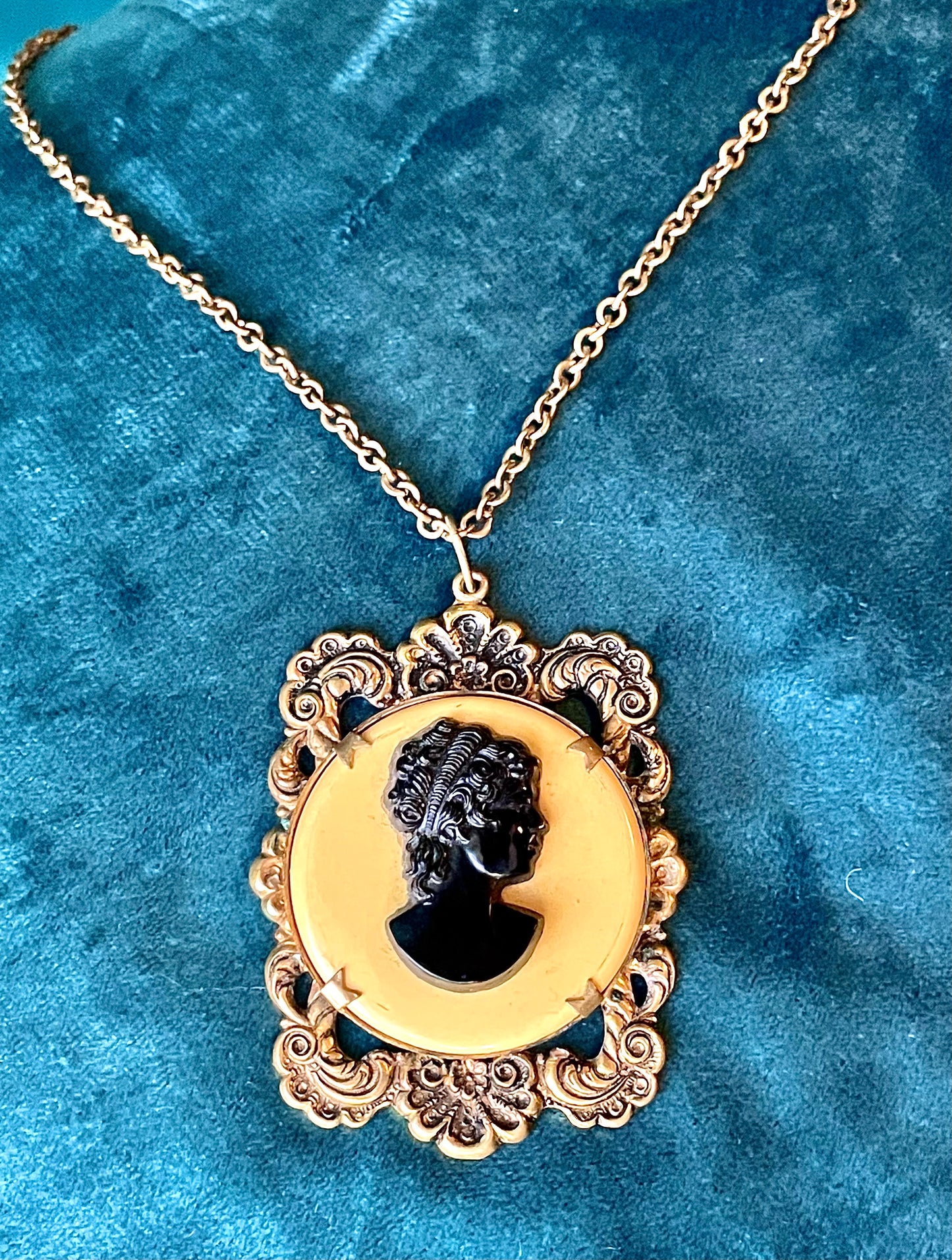 Edwardian Yellow & Black Bakelite Mourning Cameo Brass Art Nouveau Necklace