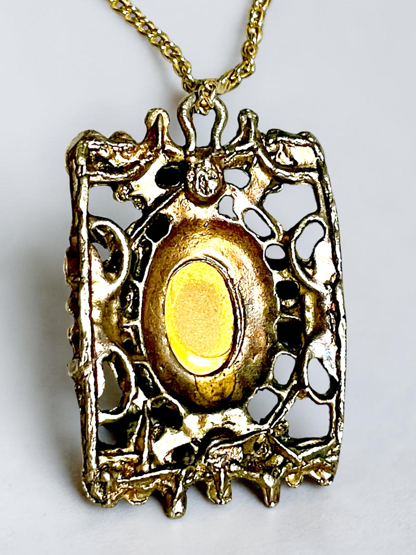 Ruby Red Art Glass Jelly Belly Vintage Gold Regal Pendant Necklace