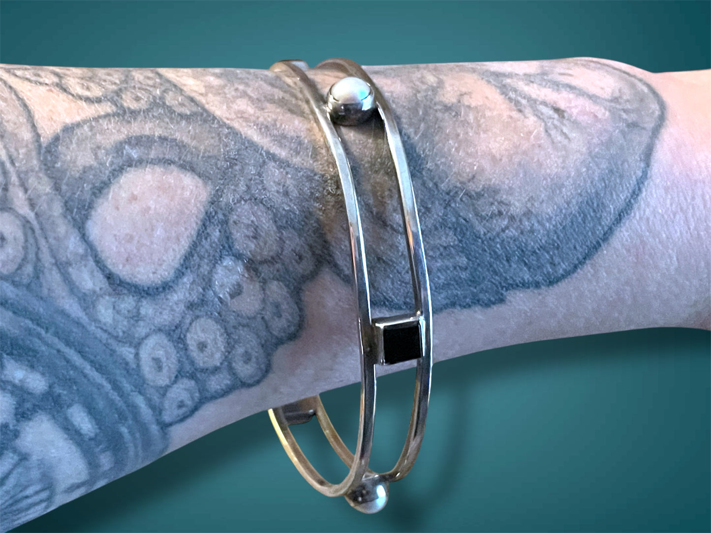 Vintage Taxco Mexican Sterling Silver, Pearls & Onyx Gemstone Bangle Bracelet