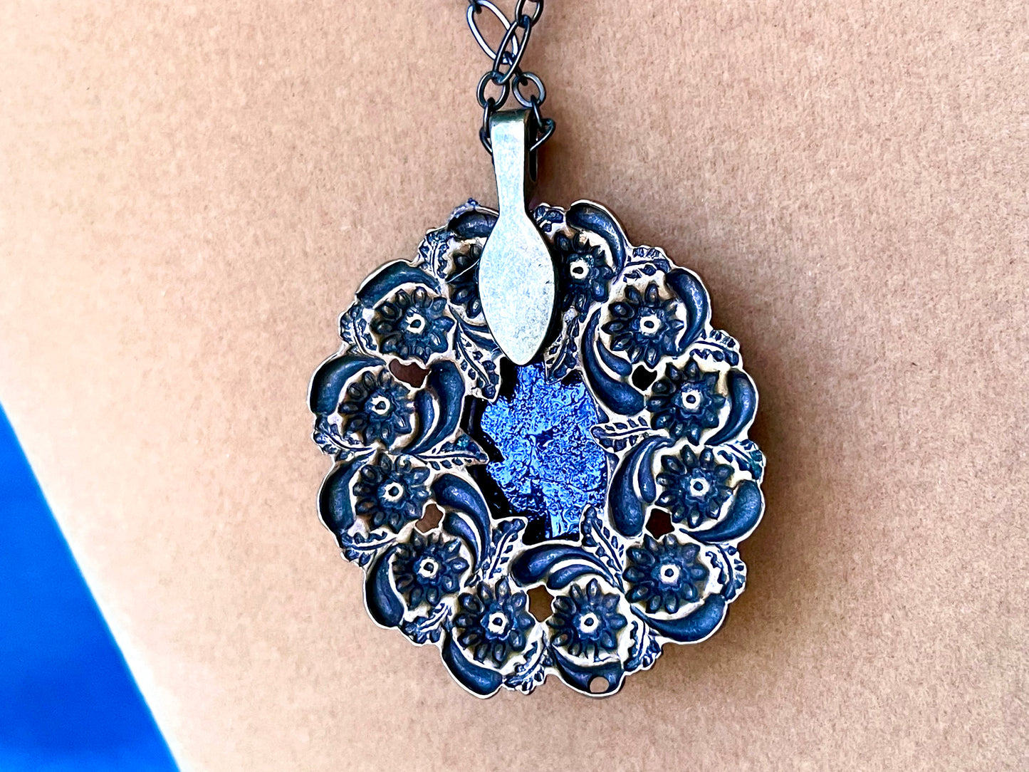 Brass Floral Repoussé Black & White Art Glass Silhouette Cameo Pendant Necklace