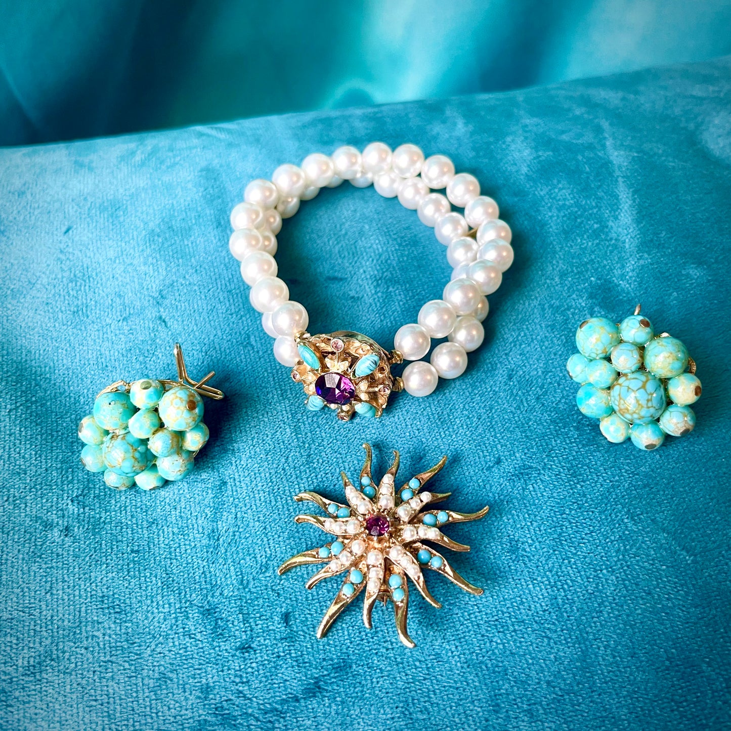 Mid Century Modern Turquoise Hubble Glass, Purple Crystal & Pearl Bracelet, Brooch, Earrings Demi Parure Set