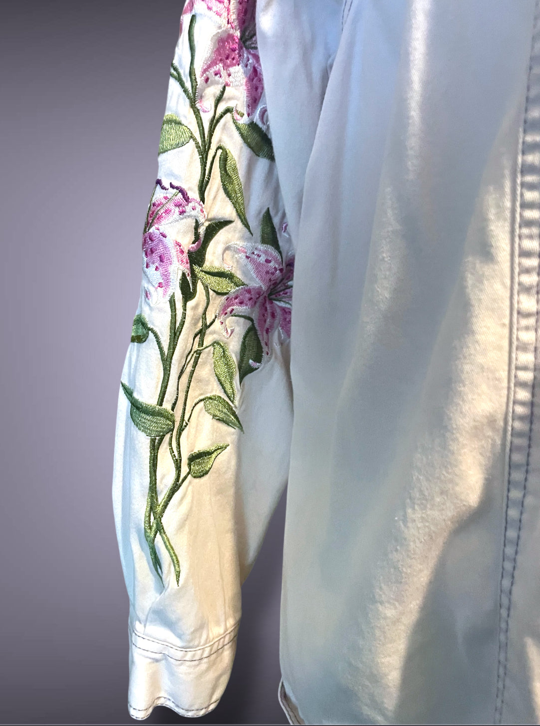 Vintage 90’s Bob Mackie Pink Lilly Embroidered Off-White Gray Button Up Shirt