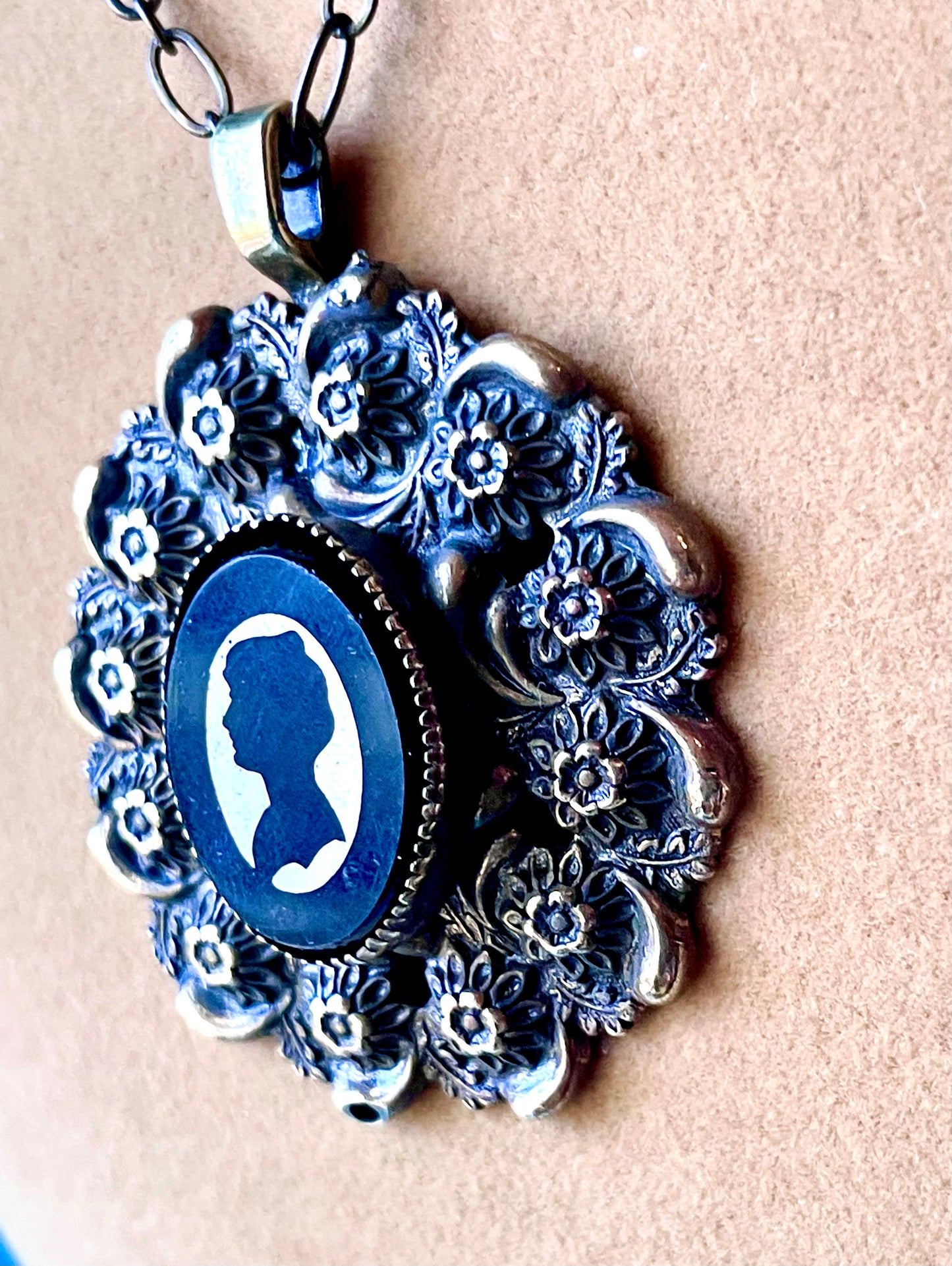 Brass Floral Repoussé Black & White Art Glass Silhouette Cameo Pendant Necklace
