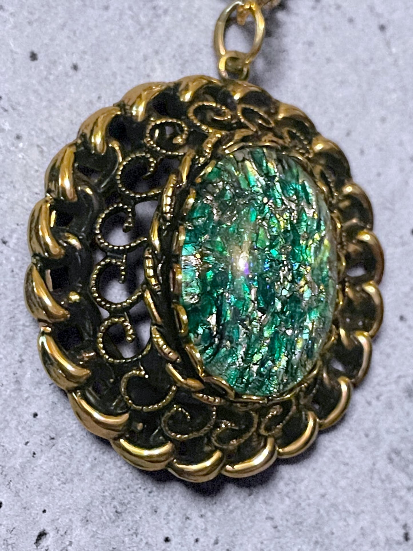 Whiting & Davis Green Dragons Breath Fire Opal Foil Art Glass Pendant Necklace