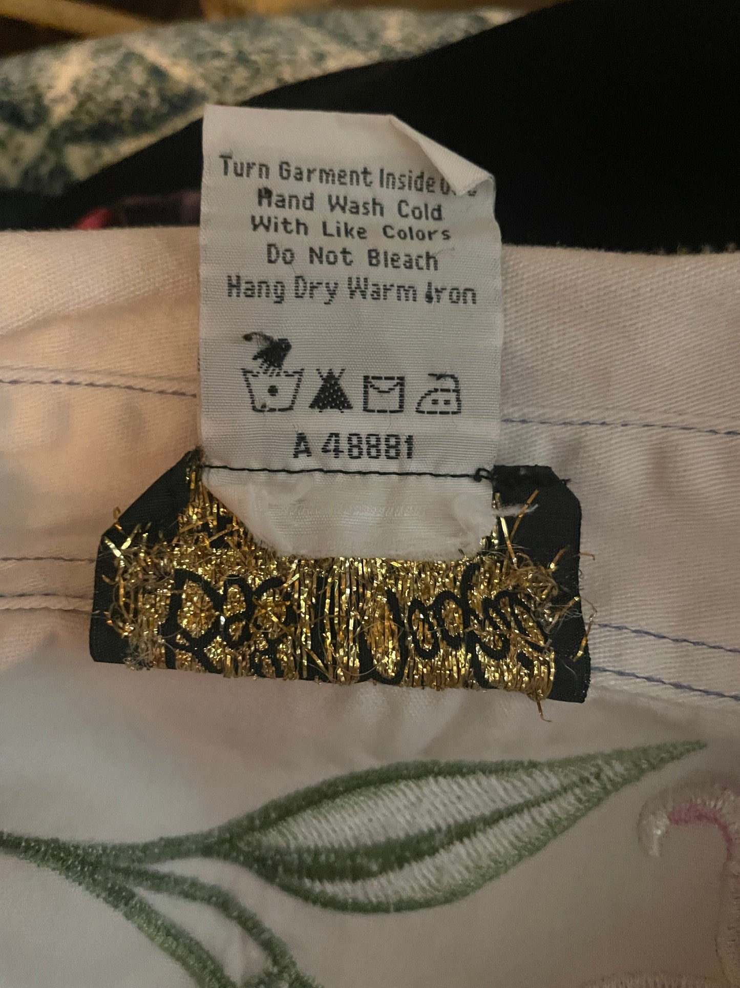 Vintage 90’s Bob Mackie Pink Lilly Embroidered Off-White Gray Button Up Shirt